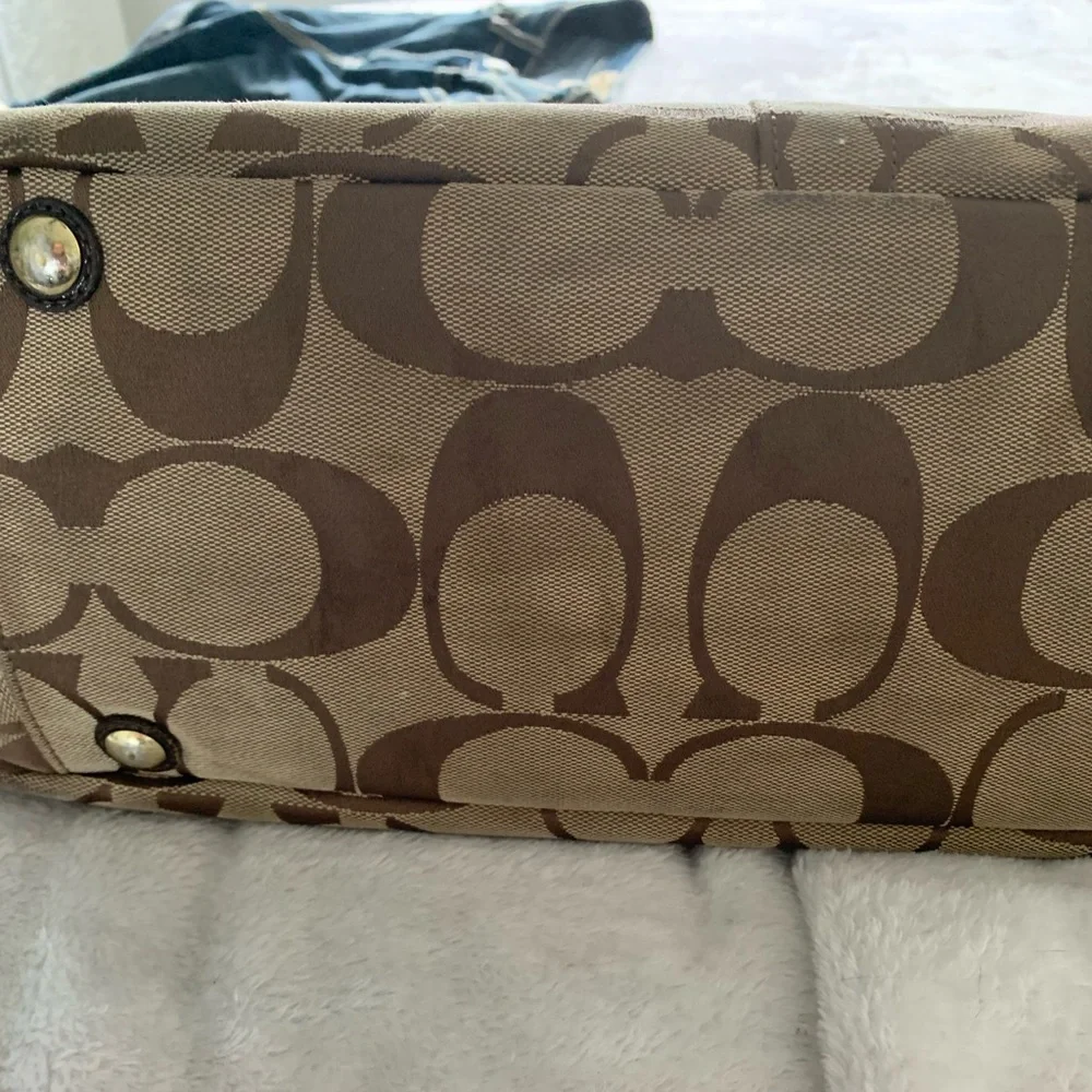 Vintage Coach Tote and or Diaper Bag 7 pockets inside, 2 outside slots & zipper - Picture 6 of 17